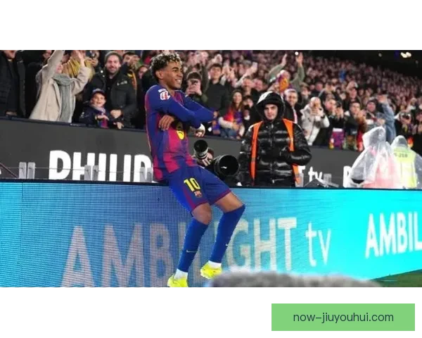 亚马尔凭出色表现荣膺科帕奖引领新一代足球风潮